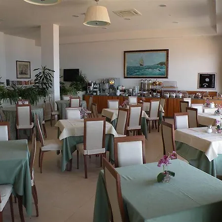 Parrini Hotell 3*